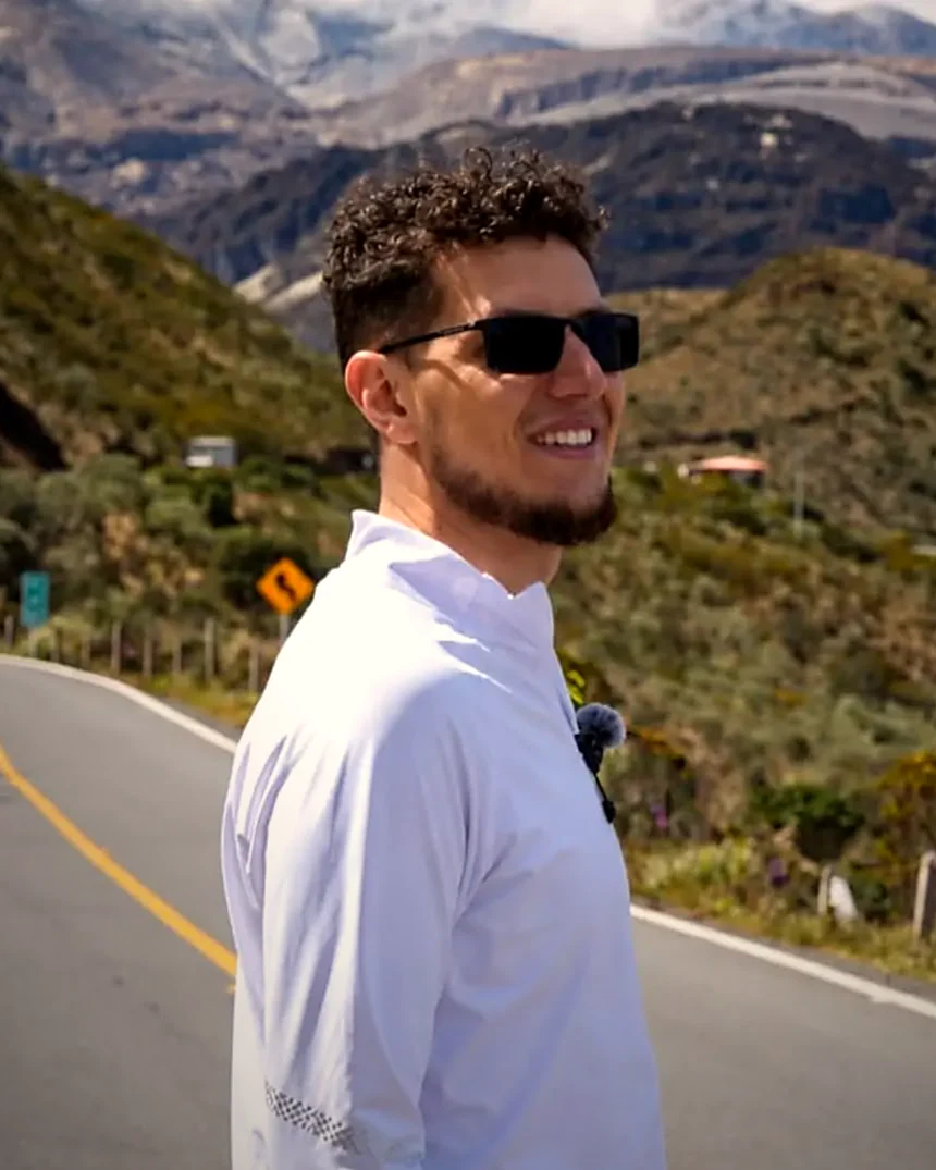 Edwin Pinilla Gil, socio de Goldbox, en carretera de montaña